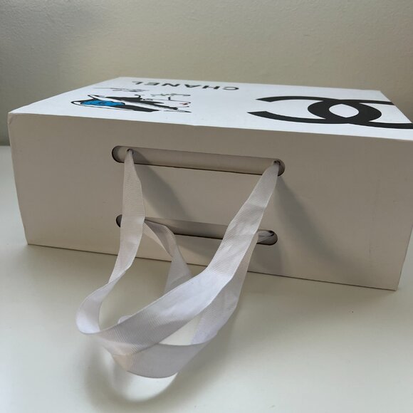 Empty Chanel Box with handles and dustbag - Picture 9 of 13